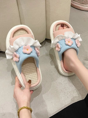 Pantufa Feminina Com Flores E Babados Chinelo De Sola Grossa Antiderrapante