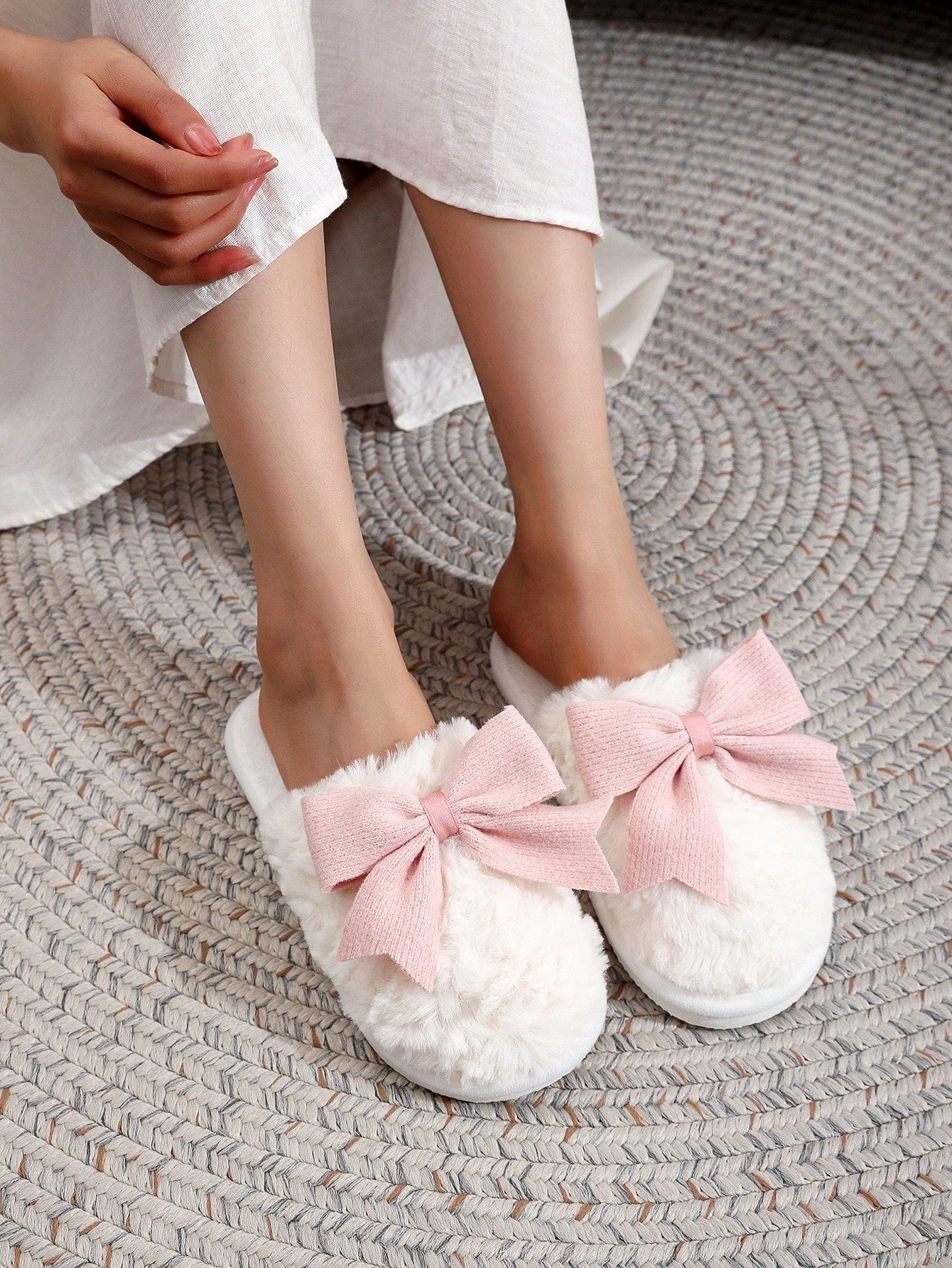 Pantufa Feminina De Pelúcia Com Detalhe De Laço Chinelo Casual Delicado