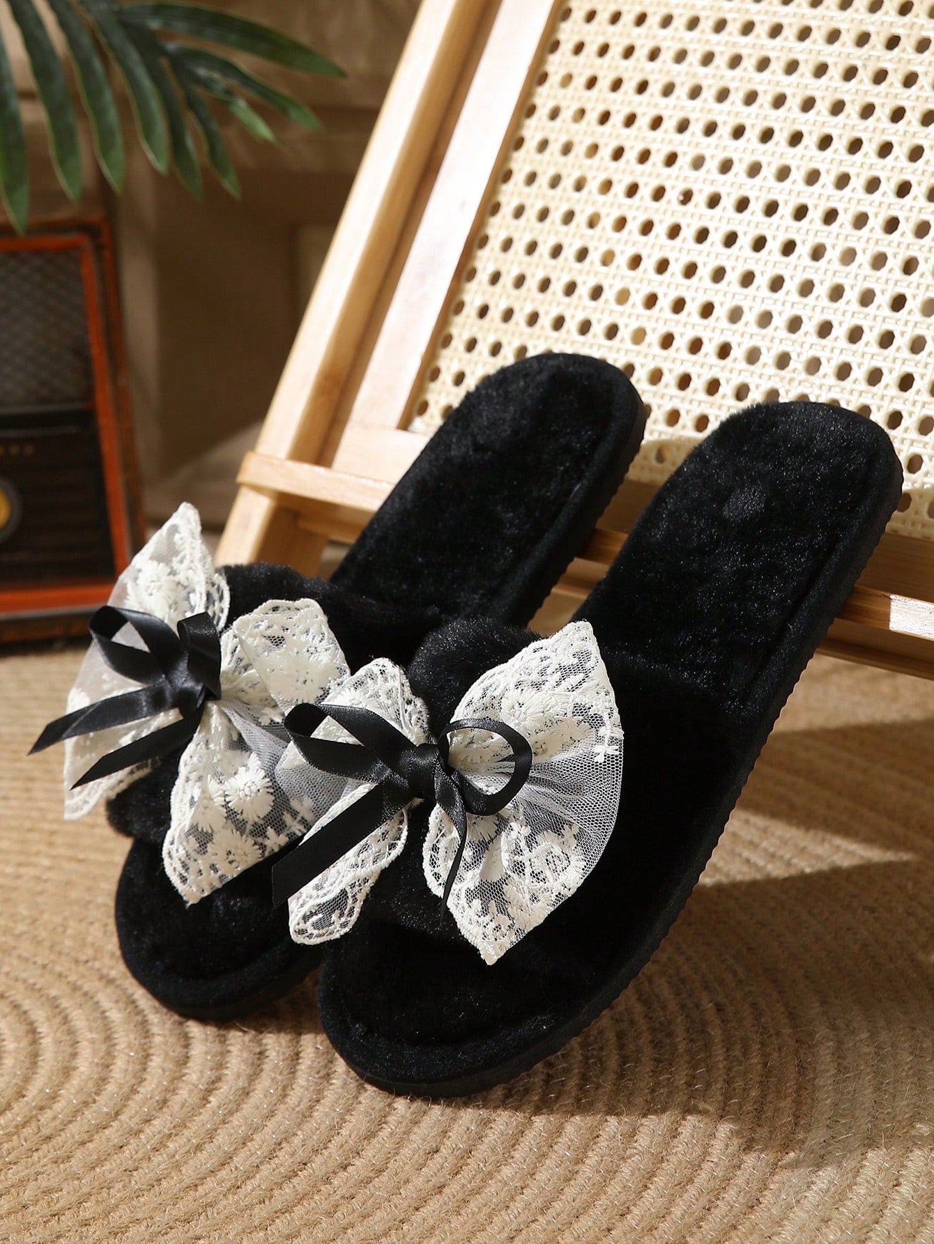 Pantufa Feminina De Pelúcia Com Detalhe De Laço Chinelo Leve Silencioso