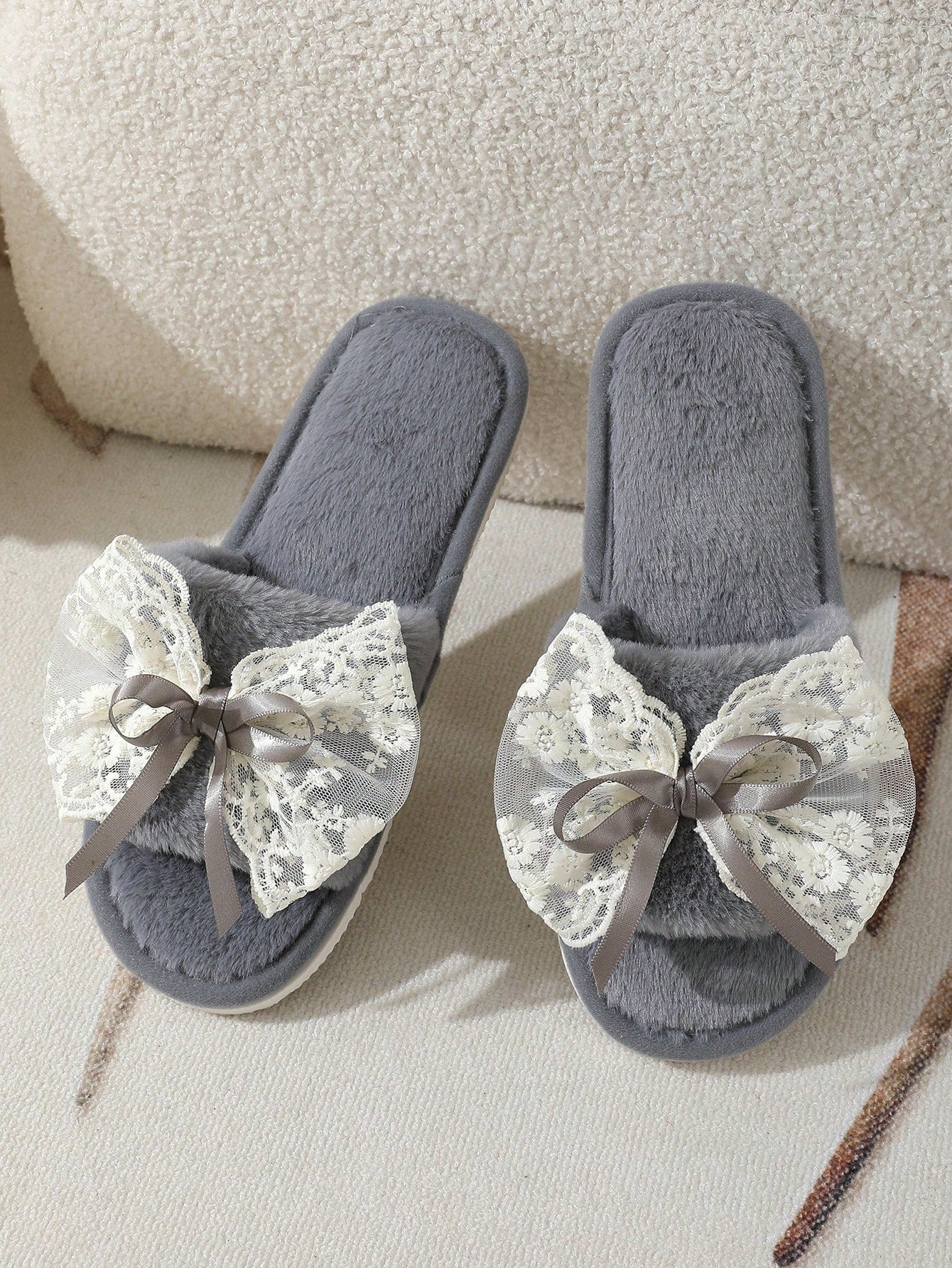 Pantufa Feminina De Pelúcia Com Detalhe De Laço Chinelo Leve Silencioso