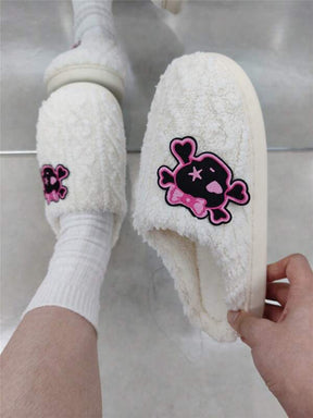 Pantufa Feminina De Tricô Com Textura Aconchegante Detalhe Desenho Caveira Com Laço